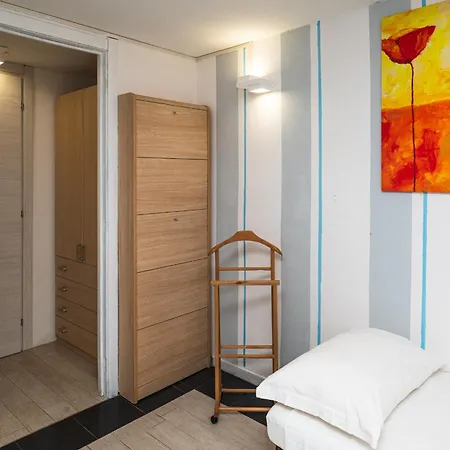 - L'ancora Πανσιόν