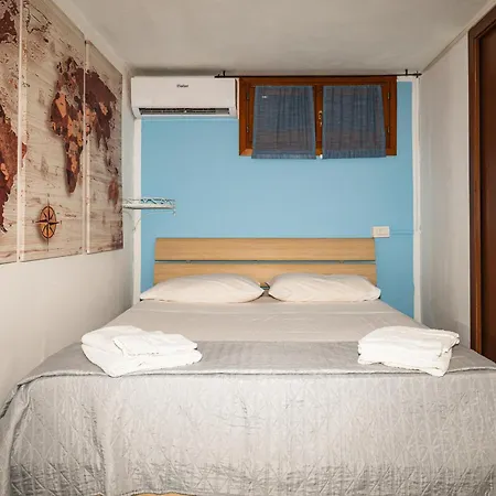 - L'ancora Πανσιόν Stintino