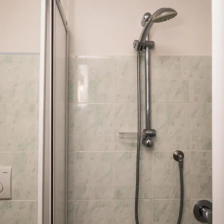 - L'ancora Guest house